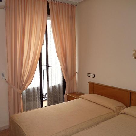 Hostal Fernandez Madrid Exteriér fotografie